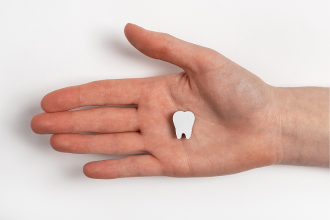 ラミネートベニアがすぐ取れる原因は？対処法や注意点を解説