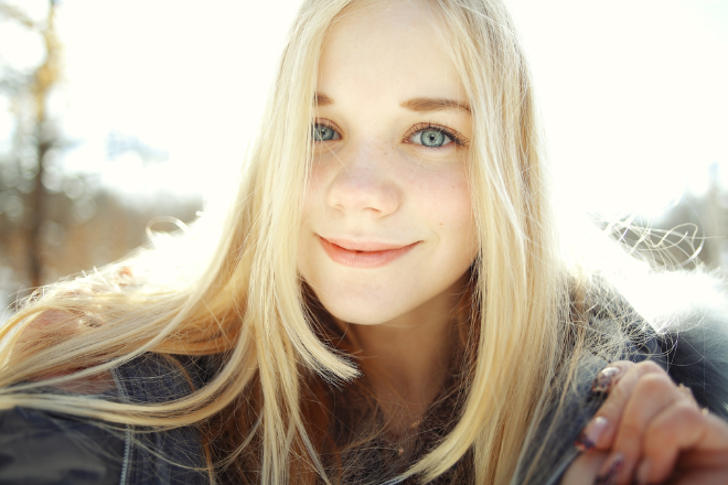 ガミースマイルはかわいい芸能人に多い？デメリットと治療法も解説