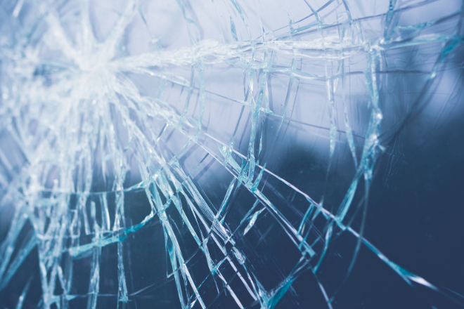 ラミネートベニアは割れるの？対処法と予防策