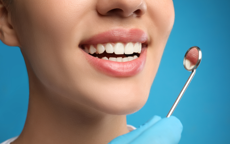 削らないラミネートベニアで歯の形は変えられる？